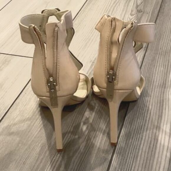 Bcbgenwration Nude Sandals‎ - Picture 2 of 3